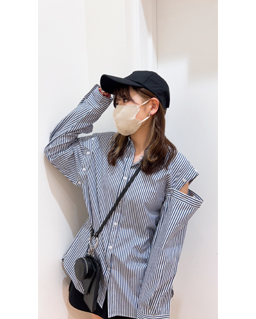 INGNI(イング) 2WAY肩あきストライプシャツ イーアスつくば 153cm<br>袖にボタンが付いていて全て外せばノースリーブ、上部のボタンだけ外せば肩あきスタイルと着回し自由自在◎ロングシーズン使えるオススメです。