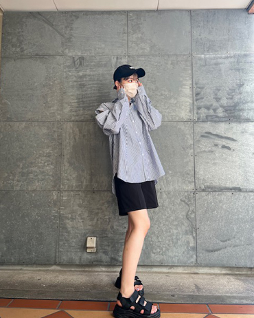 INGNI(イング)のコーディネート 神戸ハーバーランドumie 163cm<br>肩のちょい見せ感がとても可愛い♪袖を切り離して、ベストとして着ても良し◎