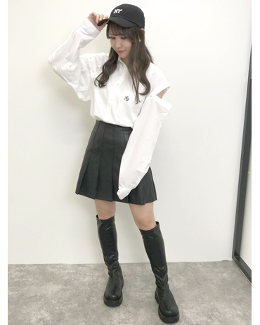 INGNI(イング) 2WAY肩あきシャツ（ＯＵＴＬＥＴ） サンシャインシティ池袋 153cm<br>骨格ストレート・イエベ<br>肩あきシャツは今年のトレンドアイテム。お袖の付け根はボタンで取り外し可能なので着回し力も抜群です。私はプリーツミニスカパンで合わせて韓国っぽトレンドコーデにいたしました。