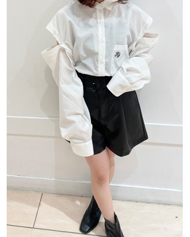 INGNI(イング) 2WAY肩あきシャツ（ＯＵＴＬＥＴ） ピオレ姫路 150cm<br>骨格ウェーブ・イエベ秋<br>腕の部分にボタンが付いているので今年流行りの肩開きにしてトレンドを取り入れたり全部取り外してノースリーブにも出来きてマルチに使えるアイテムです。ボトムはハイウエストなのでトップスインした時にウエスト周りが綺麗にみえスタイルアップを叶えてくれます。