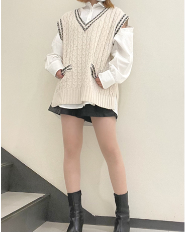 INGNI(イング) 2WAY肩あきシャツ（ＯＵＴＬＥＴ） 大宮ルミネ 160cm<br>骨格ナチュラル・イエベ秋<br>秋冬の定番であるニットベストに、袖部分がボタンで調節出来るシャツを合わせる事で今年らしくさせました。ボトムはミニ丈のパンツを合わせるのがオススメです。