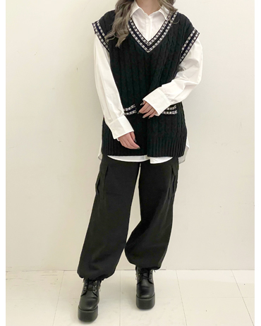 INGNI(イング) 2WAY肩あきシャツ（ＯＵＴＬＥＴ） イオンモール福岡 159cm<br>骨格ナチュラル・イエベ<br>シャツやロンTでレイヤードコーデが楽しめるこちらのベストはステッチがアクセントになっています♪合わせるボトムで雰囲気の変えられる1枚です。