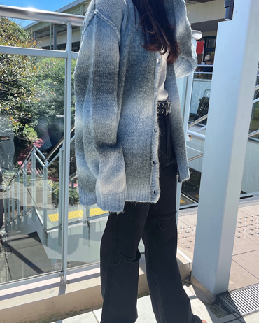 INGNI(イング)のコーディネート ジャズドリーム長島 160cm<br><br>ビックシルエットでお尻もすっぽり隠れるサイズ感のカーディガン。ワイドパンツやカーゴパンツ、レザーのミニボトムと合わせるのがオススメです★