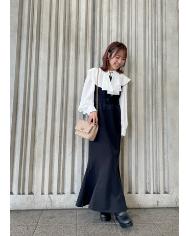 INGNI(イング)のコーディネート ピオレ姫路 150cm<br>骨格ウェーブ・イエベ秋<br>キャミワンピのシルエットがマーメイドラインでウエスト部分には共ベルトがついているのでよりスタイルアップが叶います。大きな襟が可愛いブラウスを合わせて大人かわいいコーデにしてみました！キャミワンピのインナーをシアーのトップスやＴシャツと合わせてカジュアルっぽいスタイルもオススメです。