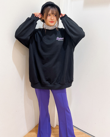 INGNI(イング)のコーディネート イーアスつくば 154cm<br>骨格ウェーブ・イエベ<br>バックの大きなロゴがポイントのチュニックトップス。タートルトップスやシャツをレイヤードしても可愛いです♪