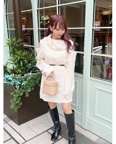 INGNI(イング)のコーディネート サンシャインシティ池袋 153cm<br>骨格ストレート・イエベ<br>デートコーデ鉄板のあざとニットワンピ。オフタートルなので暖かく小顔効果も抜群です。