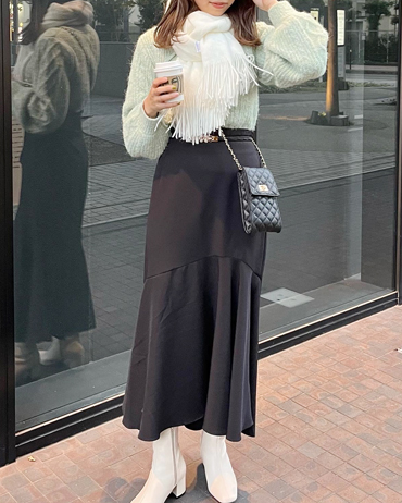 INGNI(イング)のコーディネート EST 161cm<br><br>カフェに行きたくなるコーデ。ふわふわのシャギーストールも形が特徴のアシメマーメイドスカートもお洒落空間でコーヒーを飲むにはぴったりのアイテム達です♪