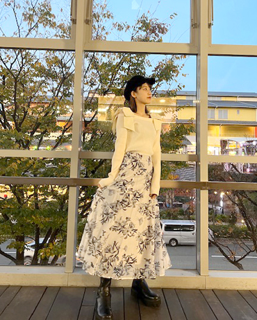 INGNI(イング) 花柄オーガンジーフレアスカート 神戸ハーバーランド 164cm<br>骨格ウェーブ・イエベ<br>お上品なコーデに...ディナーにとっても合いそう◎