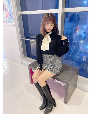 INGNI(イング)のコーディネート 渋谷109 167cm<br>骨格ウェーブ<br>イングらしいボウタイニットのご紹介！私はツイードスカートと合わせてモノトーンガーリーに着てみました♪ボウタイは取り外し可能だから色んな場面で使い分け出来ちゃうし、袖のパールもすごく可愛い！