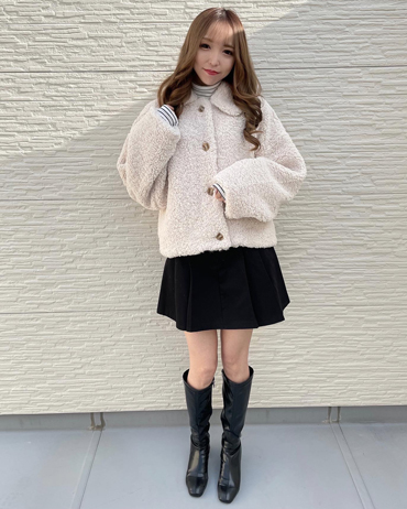 INGNI(イング) 胸刺しゅうロゴカットタートルトップス 天神ソラリア 159cm<br>骨格ナチュラル・イエベ<br>アウターはボリュームがありながらもショート丈になっているので野暮ったく見えず、丸襟が可愛さをより引き立ててくれます。