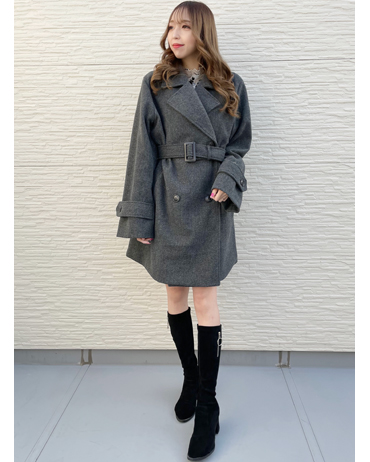 INGNI(イング)のコーディネート 天神ソラリア 159cm<br>骨格ナチュラル・イエベ<br>トレンドのミディ丈コートがINGNIでも登場しました♪前を閉めてワンピース風に着るのがおすすめです。