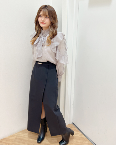 INGNI(イング) 袖フリル花柄シアーブラウス イーアスつくば 154cm<br>骨格ウェーブ・イエベ<br>花柄ブラウスはフェミニンコーデには欠かせない定番アイテム♪お袖のフリルや前後で結べるボウタイがより女性らしい印象を叶えます。