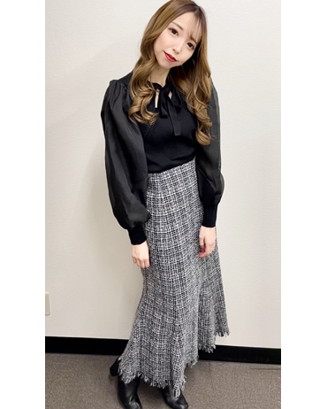 天神ソラリア 159cm<br>骨格ナチュラル・イエベ<br>どんなカラーとも相性抜群のツイード柄で裾のフリンジがアクセントになっています♪ニットはボリューム袖で気になる二の腕カバーも◎