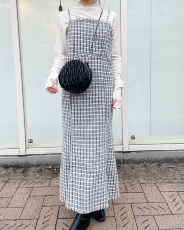 ピオレ姫路 150cm<br>骨格ウェーブ・イエベ秋<br>切りっぱなしのフリンジデザインがコーデのアクセントになるワンピです！肩紐はアジャスターが付いているので低身長の方にも着やすいです！インナーにタートルニットやブラウス合わせもオススメ◎