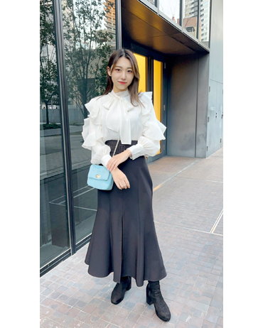 EST 161cm<br>骨格ストレート・イエベ<br>キレイめコーデには欠かせないブラウス、パンツスタイルでカジュアルダウンすると普段でも抵抗なく着れちゃいます♪
