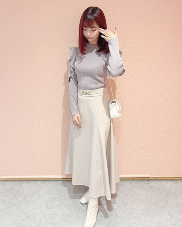 渋谷109 167cm<br>骨格ウェーブ・ブルべ夏<br>肩がチュールになったニット！フリルがワンポイントでかわいい♪