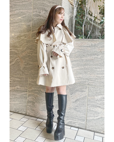 アミュエスト博多 150cm<br>骨格ストレート・イエベ<br>ケープの動きがとても可愛いトレンチコートです。ケープの取り外しもできるのでベーシックなトレンチコートとしても着回可能です！1枚でトレンドコーデが出来上がるオススメアイテムです。