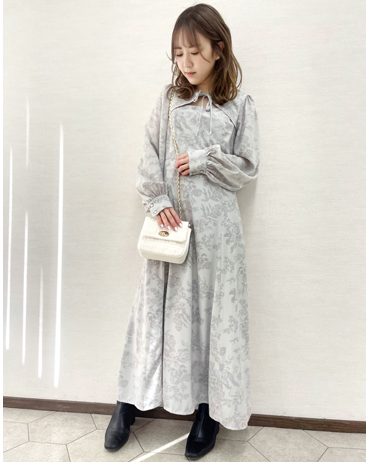 ピオレ姫路 150cm<br>骨格ウェーブ・イエベ秋<br>デコルテオープンの程よい肌見せがヘルシーさと女性らしさをプラスしてくれるワンピです。ロング丈ですが低身長の方でも着やすい丈感です！