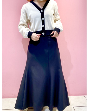 INGNI(イング) 【S-Cawaii特別号掲載】【着用動画あり】BACKレースUPマーメイドスカート 立川ルミネ 147cm<br><br>配色ラインが大人っぽい短丈カーディガンです！華やかなボタンがとってもかわいい！春のデートコーデにもおすすめです！