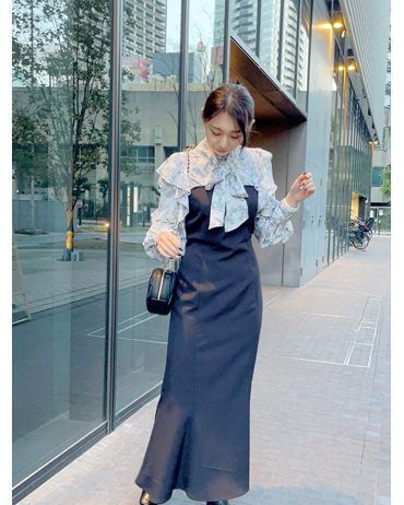 EST 161cm<br>骨格ストレート・イエベ<br>1枚でコーデ完成ワンピース！ブラウスとキャミワンピがドッキングした風の良いとこ取り♪フリルが付いていながらも上品に着こなせちゃう私も大好きな1枚です。