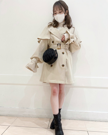 INGNI(イング) ハイネックメロウカットトップス ピオレ姫路 150cm<br>骨格ウェーブ・イエベ秋<br>ミディ丈のトレンチコートなので低身長の方にもおすすめです！ケープは取り外し可能なのも嬉しいポイントです！ウエストのベルトで細見えしてくれるので厚めのインナーでも細見え効果あり。