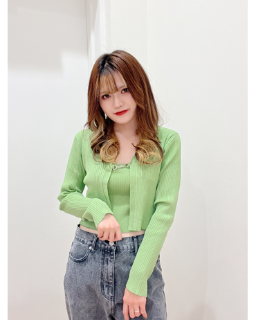 イーアスつくば 154cm<br>骨格ウェーブ・イエベ<br>フロントチェーンがアクセントになったボレロニットのアイテム。春らしい発色のキレイなカラーから使いやすいカラーまで揃えております♪