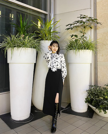 神戸ハーバーランド 164cm<br>骨格ナチュラル・ブルべ<br>大人っぽブラウス。花柄少し苦手という方でも、挑戦しやすいカラーです♪