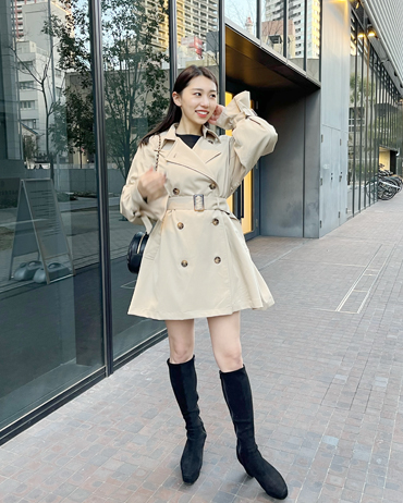 INGNI(イング)のコーディネート EST 161cm<br>骨格ストレート・イエベ<br>ケープの取り外しができるトレンチコート。丈感もミディアム丈でトレンド感満載です！私は大人っぽく着たいのでケープを外してみました♪