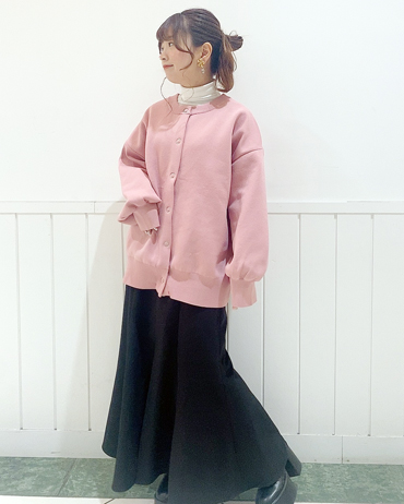 フジグラン神辺 148cm<br>骨格ウェーブ・ブルべ冬<br>この一枚でカジュアルでもキレイ目でもコーデが組めるのでおすすめです◎丈感は148cmの私でお尻まで隠れる丈感となっております。