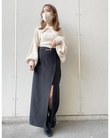ピオレ姫路 150cm<br>骨格ウェーブ・イエベ秋<br>フロントのボタンがアクセントになったボレロとキャミのセットアイテムです！セットアイテムですが単品でそれぞれ使えるので着回し力抜群です！短丈なのでハイウエストボトムと合わせるとスタイルアップに。