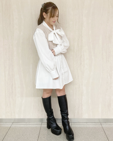 アミュエスト博多 150cm<br>骨格ストレート・イエベ<br>ボウタイ付のブラウスとニットベストのセットアイテムです。中のブラウスは胸下に切り替えがあるのでシルエットがふんわりとしています。チュニック丈ですが低身長さんだと中にショートパンツを履くとミニ丈ワンピースの様に着ることが出来ます。