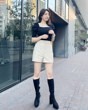 EST 161cm<br>骨格ストレート・イエベ<br>トレンドのホルターネックデザインで流行りをばっちり抑えてくれる1枚です。