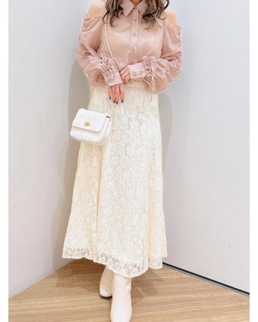 イーアスつくば 154cm<br>骨格ウェーブ・イエベ<br>毎年大人気のシアーシャツに女性らしいデザインが詰まった一枚が登場しました♪スカートやパンツ合わせはもちろん、キャミワンピースの羽織りとしても使えるので着回し力抜群です
