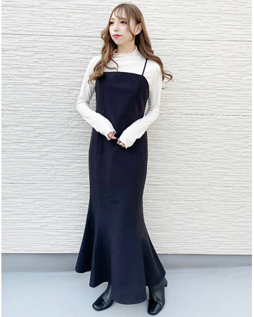 INGNI(イング) ハイネックメロウカットトップス 天神ソラリア 159cm<br>骨格ナチュラル・イエベ<br>シルエットが綺麗なマーメイドラインのキャミワンピースは肩紐の調節も可能なので低身長の方でもお召しいただけます。
