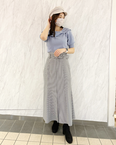 EST 161cm<br>骨格ストレート・イエベ<br>すでに5分袖が登場してます！ビジュー、パールが豊富についたオフショルニットなので春でも浮かないデザイン。羽織ものをもってお出かけしてみてください♪