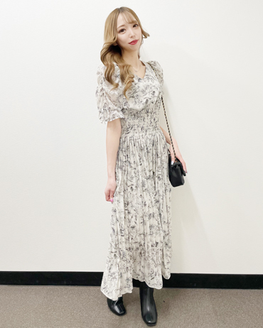 天神ソラリア 159cm<br>骨格ナチュラル・イエベ<br>花柄にシフォン素材が春らしさを高めるこちらのワンピースはウエストゴムでスタイルアップの効果も◎トレンチコートやGジャンなど旬のアウターと合わせてデートコーデにいかがですか？