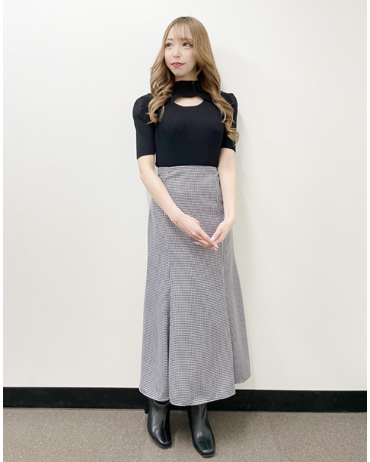 天神ソラリア 159cm<br>骨格ナチュラル・イエベ<br>腕の細見え効果のあるパワーショルダーのシルエットがとってもお洒落な春ニットです♪ボトムの合わせによって様々なコーデを楽しめる1枚になっています。