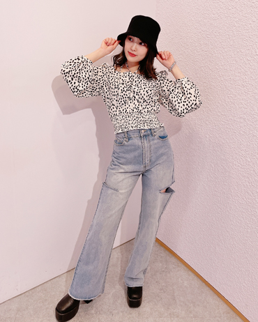 渋谷109 161cm<br>骨格ナチュラル<br>あったかい日が続くのでブラウスのご紹介です?♪毎年大人気のシャーリングブラウスが今年はトレンド感満載のホルターネックデザインになりました！109大大大人気のサマーバケットハットも一緒に^_^
