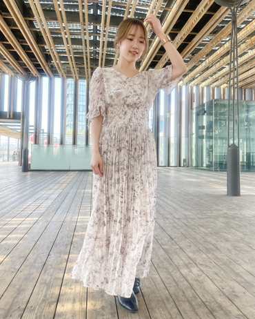 ピオレ姫路 150cm<br>骨格ウェーブ・イエベ秋<br>ウエスト部分のギャザーゴムがメリハリのあるシルエットにしてくれるので1枚でスタイルアップを叶えてくれます。首元はvネックデザインで着脱もし易くデコルテも綺麗に見せてくれるのも嬉しいポイントです！