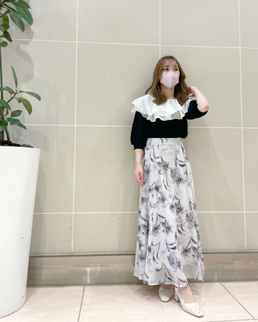 ピオレ姫路 150cm<br>骨格ウェーブ・イエベ秋<br>トップスのフリルカラーが女性らしさを引き立ててくれて華やかな印象をプラスしてくれる1枚です！オーガンジー素材のスカート合わせで大人レディなコーデにしてみました！