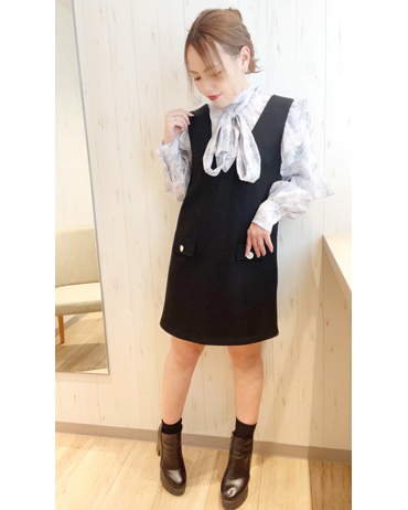 INGNI(イング) 袖フリル花柄シアーブラウス アミュエスト博多 150cm<br>骨格ストレート・イエベ<br>真っ直ぐすとんと落ちたシルエットのジャンスカなので体のラインを拾わず着ることが出来ます。深めのVネックなので人気のボウタイデザインのインナーを合わせるとリボンの存在感バッチリで可愛いです！