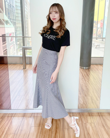 天神ソラリア 159cm<br>骨格ナチュラル・イエベ<br>パールがついたTシャツはカラーによって様々な雰囲気のコーデが可能です。この夏の主役級Tシャツになっています♪