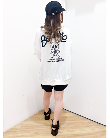 イーアスつくば 154cm<br>骨格ウェーブ・イエベ<br>スカルデザインがカッコ可愛いチュニックTシャツ。お尻まで隠れるゆったりとしたシルエットでオンオフ問わず使えるアイテムです。