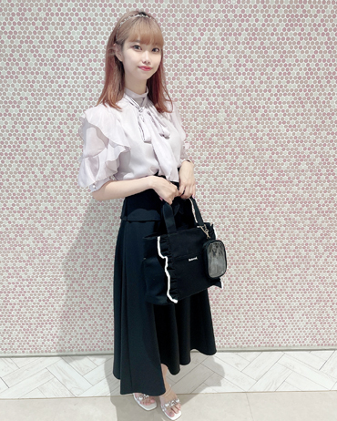 INGNI(イング)のコーディネート 渋谷109 167cm<br>骨格ウェーブ・ブルべ<br>定番の袖フリルブラウス5分袖ver♪アクスタの入るバッグ持って参戦服にも！