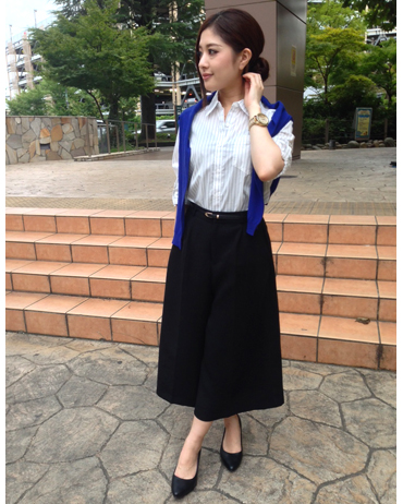 INGNI(イング)のコーディネート ららぽーと横浜 155cm<br>広がったシルエットが華やかなガウチョパンツ。やや厚手のジョーゼット生地なのでお値段以上の見た目です。センタープレスとベルトできちんと感もプラスされているので、着るシーンを選びませんよ。清潔感あふれるストライプシャツに知的な印象のブルーのカーディガンを合わせれば、トレンド感あるオフィスカジュアルの完成です。<br>★ららぽーと横浜</a>