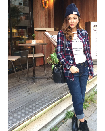 INGNI(イング)のコーディネート 横浜VIVRE 160cm<br>大きくざっくりとしたチェック柄はボーイズデニムで合わせても◎︎大人コーデに変身です！足首をちらっと見せているのでスッキリして見えます！<br>★横浜VIVRE</a>