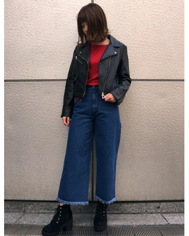 INGNI(イング)のコーディネート 渋谷109 160cm<br>春はかっこいいコーデもたのしみたい！と思ったので秋冬ではボルドー、春夏はアカでコーデを組みライダースは肩のせでもありですよ