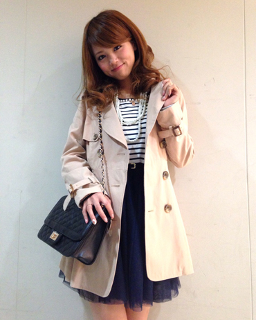 INGNI(イング)のコーディネート 天王寺MIO 159cm<br>ふわっと広がるドーリートレンチをドッキングOPと組み合わせ大人可愛いスタイルにしました。<br><a href="http://ameblo.jp/ingni-mio/">★天王寺MIOブログ</a>