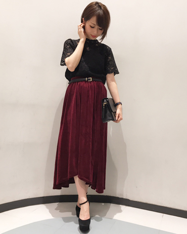 INGNI(イング)のコーディネート 名古屋パルコ 151cm<br>王道のレーストップスはほどよいハイネックで大人っぽく。着回し力抜群です！ベロアボトムで一気に秋コーデに♪♪やわらかいベロアは肌に触れるととても気持ちいいですよ！店頭でお試しください♪