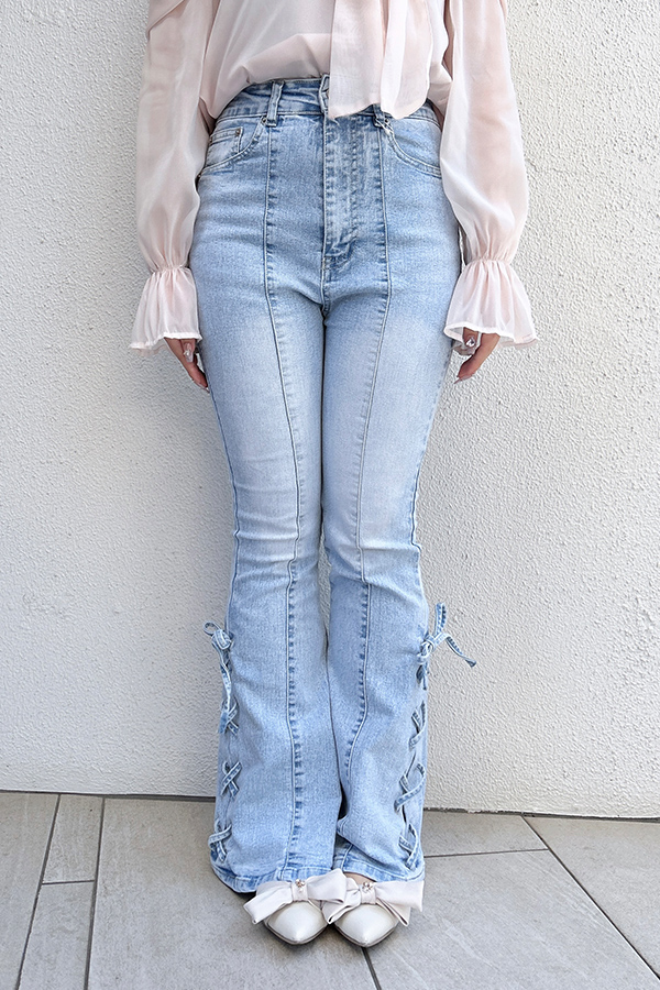 サイドレースアップ＆センターシームフレアデニムパンツ / Sサイズ着用 / 身長157cm / 骨格ウェーブ